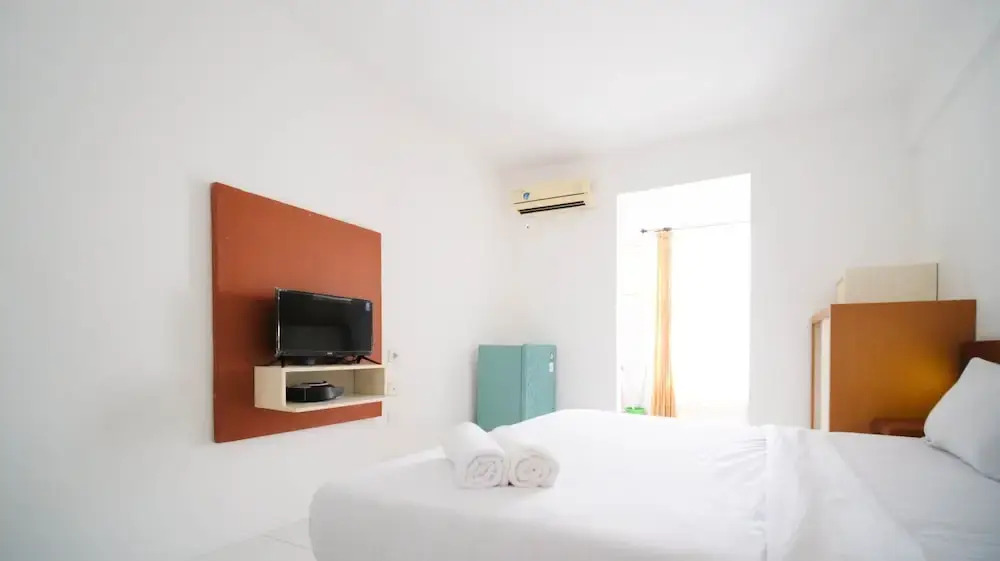 Сурабая: Homey Studio Apartment At Dian Regency