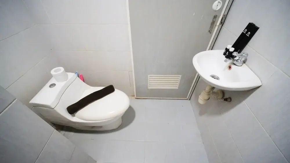 Сурабая: Homey Studio Apartment At Dian Regency