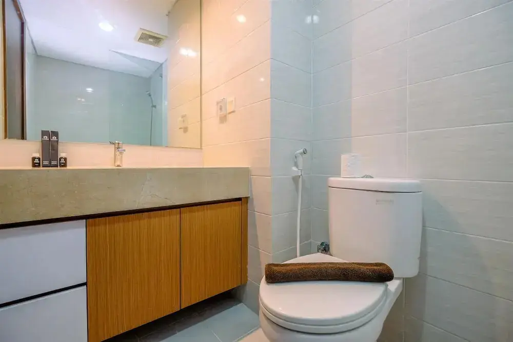 Джакарта: Cozy Living And Spacious Studio At 28Th Floor Kemang Village Apartment
