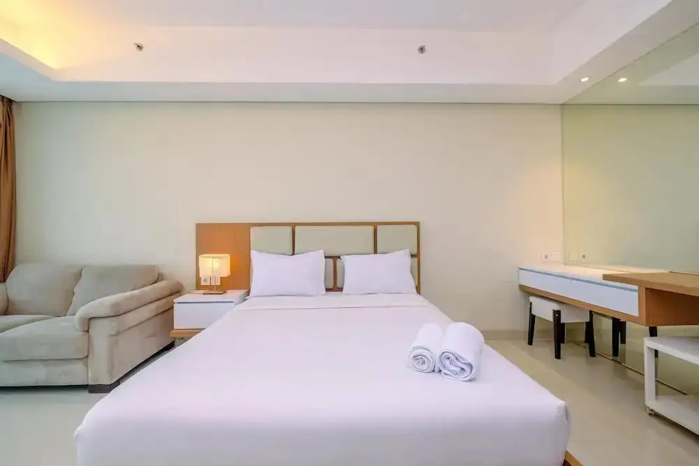Джакарта: Cozy Living And Spacious Studio At 28Th Floor Kemang Village Apartment