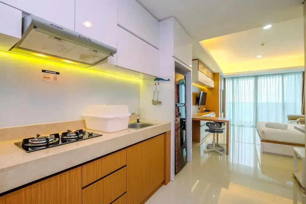 Джакарта: Cozy Living And Spacious Studio At 28Th Floor Kemang Village Apartment