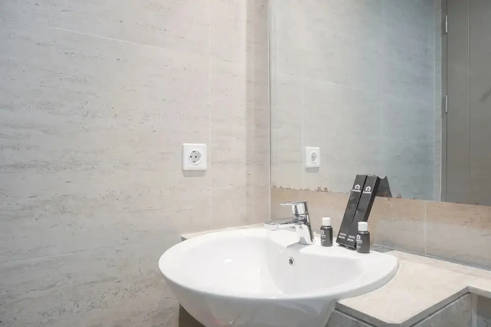 Джакарта: Exclusive Studio At Gold Coast Apartment