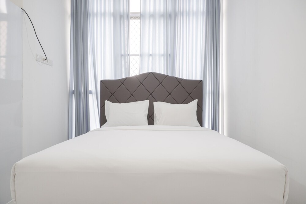 Джакарта: Exclusive Studio At Gold Coast Apartment