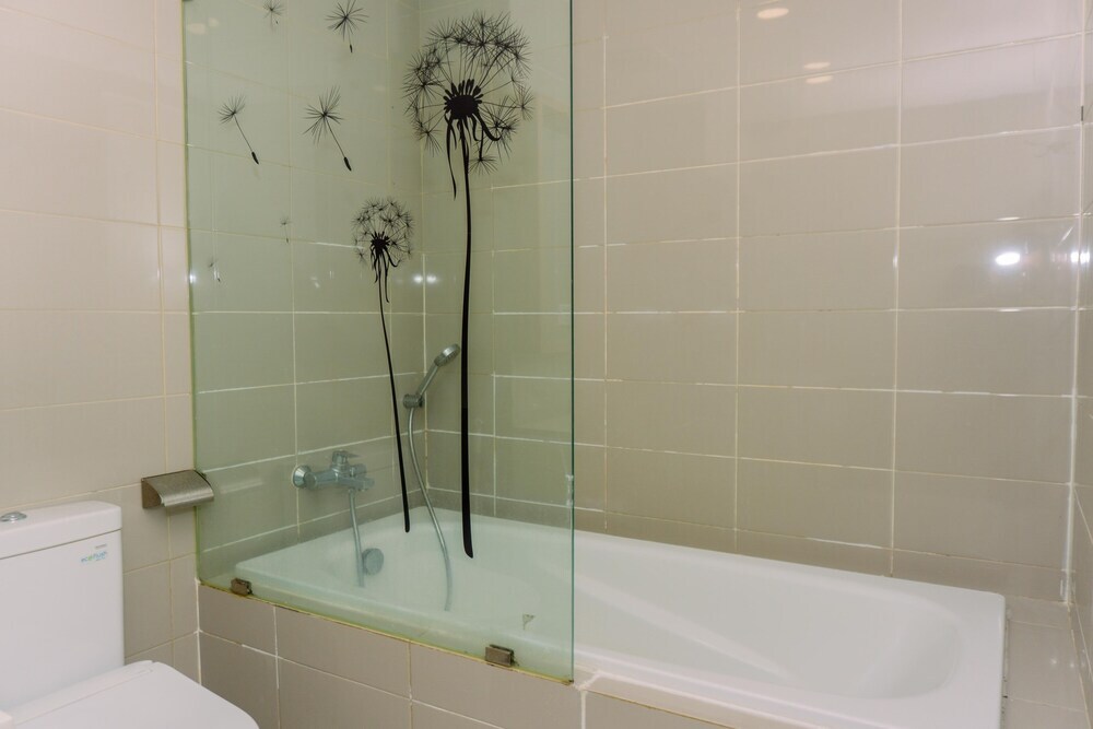 Джакарта: Great Deal 2Br Apartment Springhill Terrace Residence