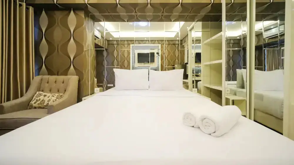 Сурабая: Comfy Studio Connected To Mall At Tanglin Supermall Mansion Apartment