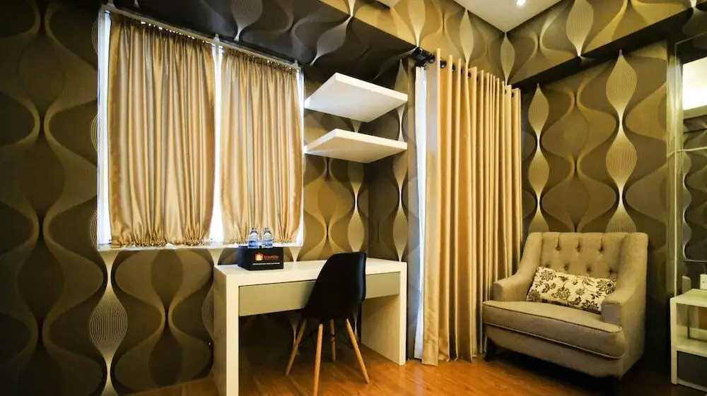 Сурабая: Comfy Studio Connected To Mall At Tanglin Supermall Mansion Apartment