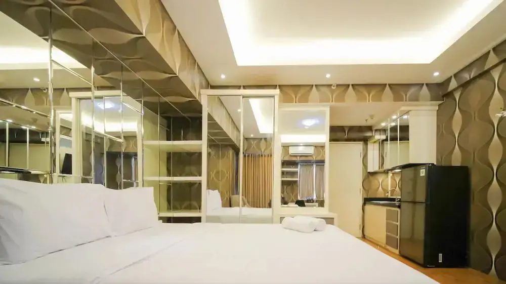 Сурабая: Comfy Studio Connected To Mall At Tanglin Supermall Mansion Apartment