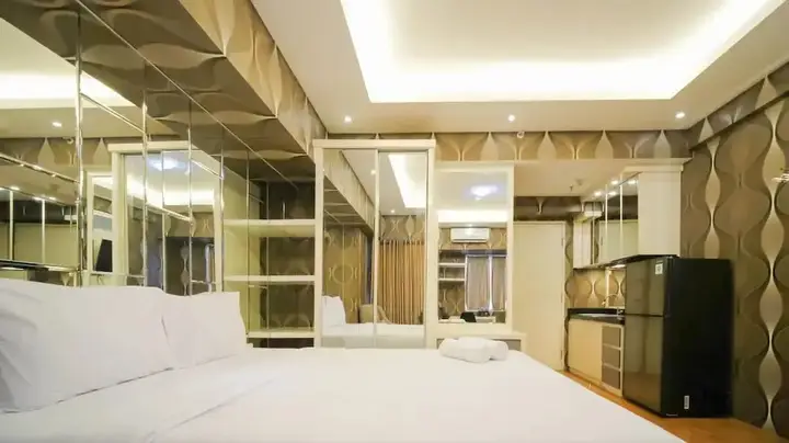 Сурабая: Comfy Studio Connected To Mall At Tanglin Supermall Mansion Apartment