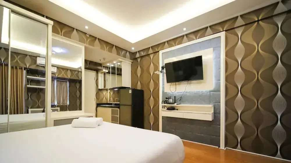 Сурабая: Comfy Studio Connected To Mall At Tanglin Supermall Mansion Apartment