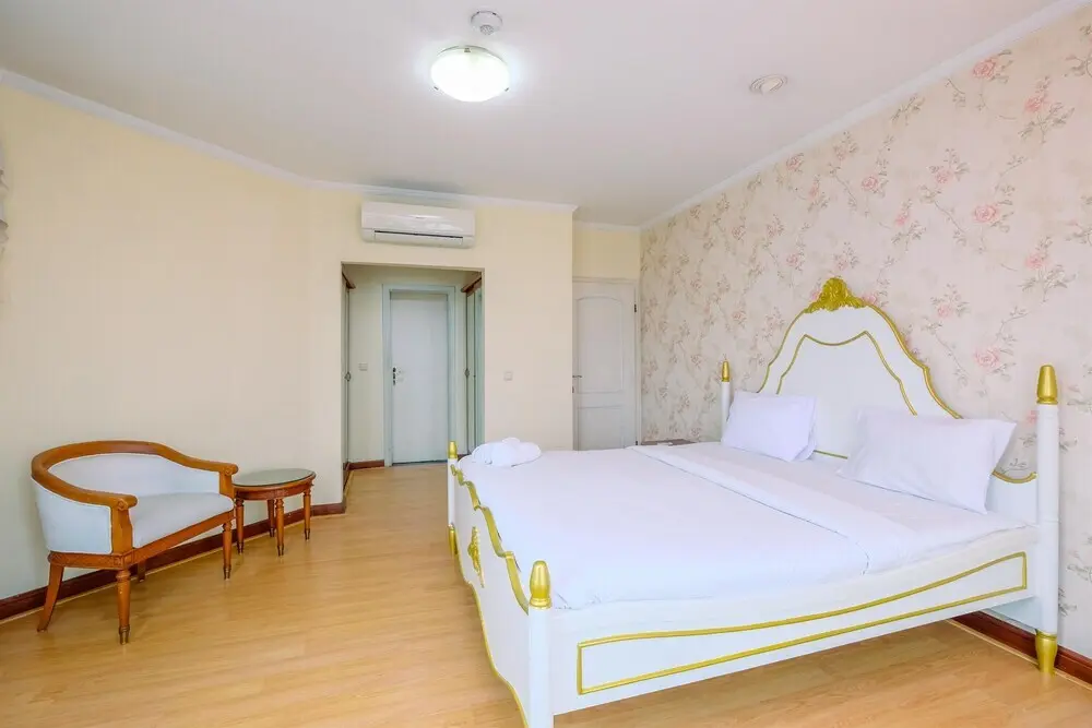 Джакарта: Spacious And Comfort 2Br With Maid Room At Permata Gandaria Apartment