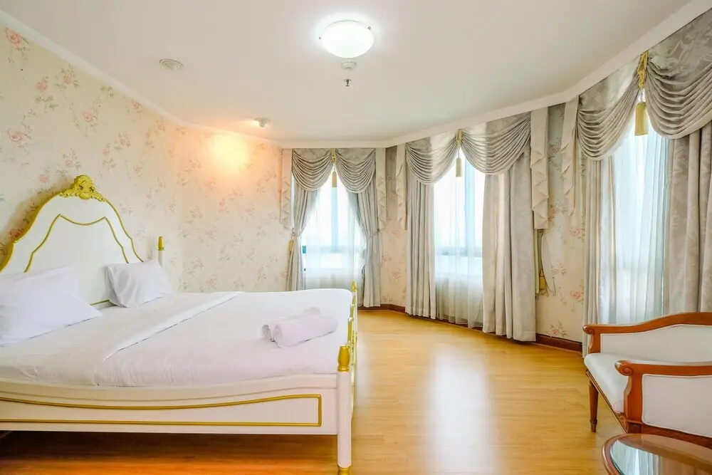 Джакарта: Spacious And Comfort 2Br With Maid Room At Permata Gandaria Apartment