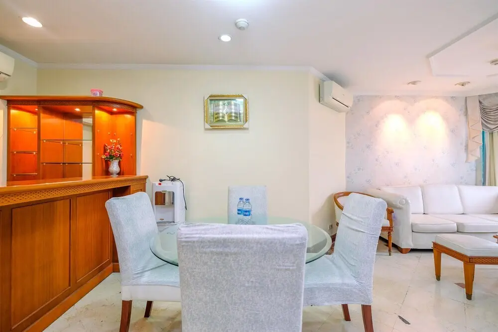 Джакарта: Spacious And Comfort 2Br With Maid Room At Permata Gandaria Apartment