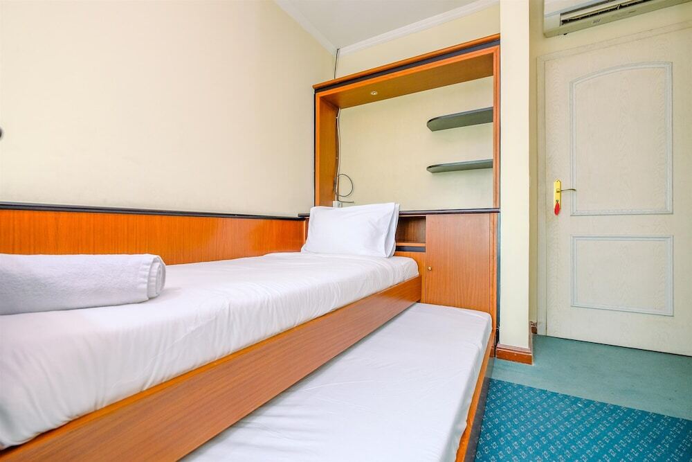 Джакарта: Spacious And Comfort 2Br With Maid Room At Permata Gandaria Apartment