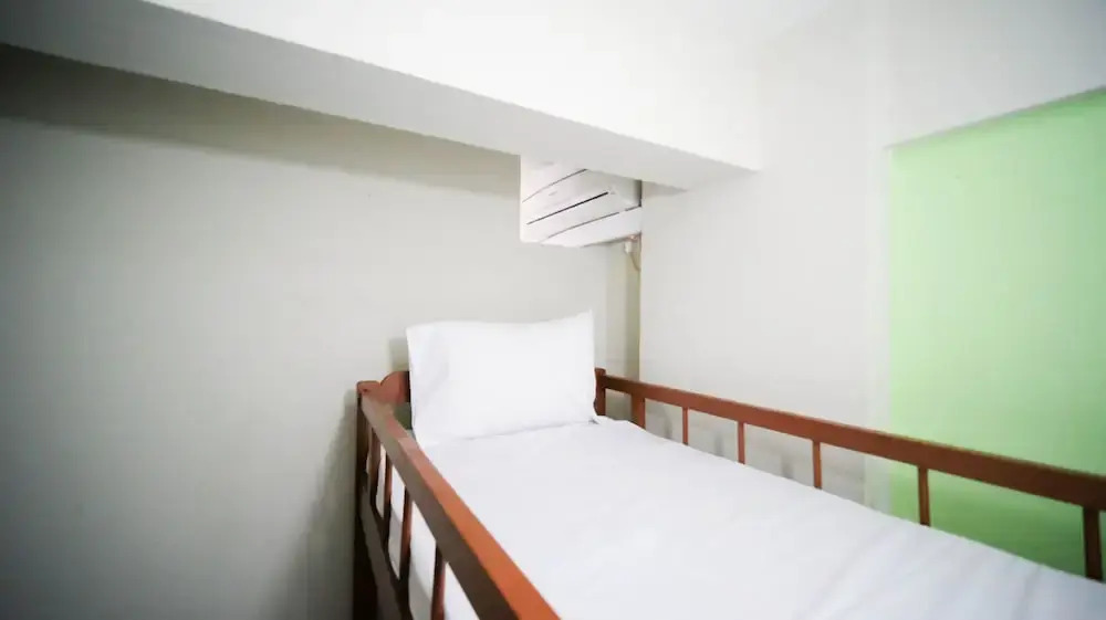 Сурабая: Homey And Comfy 2Br At Dian Regency Apartment