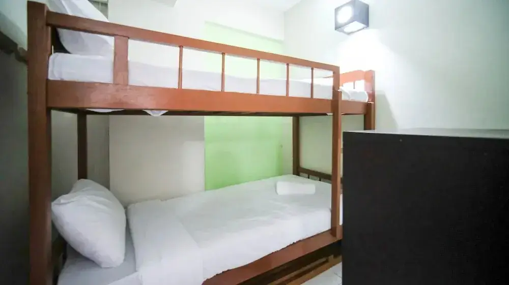 Сурабая: Homey And Comfy 2Br At Dian Regency Apartment