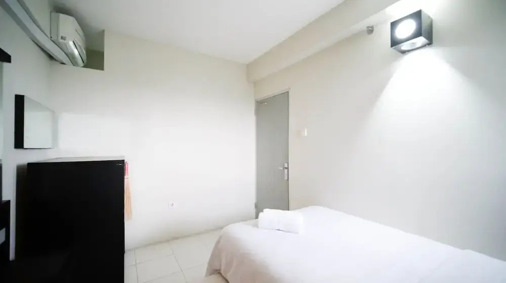 Сурабая: Homey And Comfy 2Br At Dian Regency Apartment