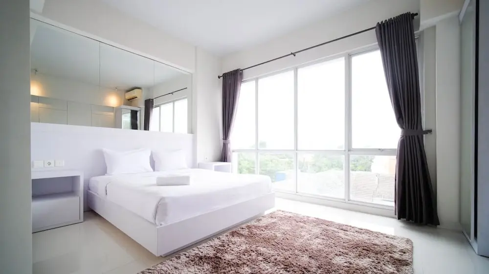 Сурабая: Strategic And Comfy Studio (No Kitchen) At Grand Darmo Suite Apartment