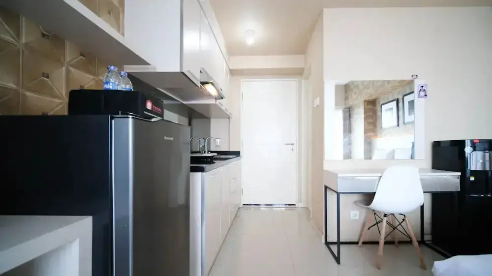 Сурабая: Modern And Cozy Stay Studio Apartment At Tanglin Supermall Mansion