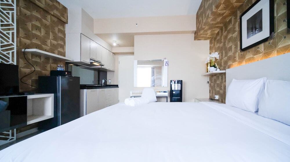 Сурабая: Modern And Cozy Stay Studio Apartment At Tanglin Supermall Mansion
