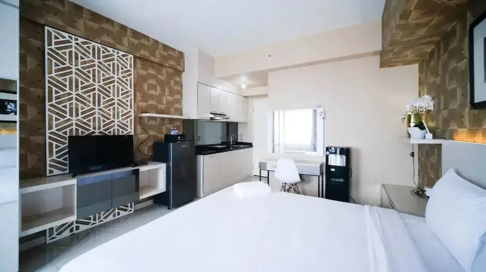 Сурабая: Modern And Cozy Stay Studio Apartment At Tanglin Supermall Mansion