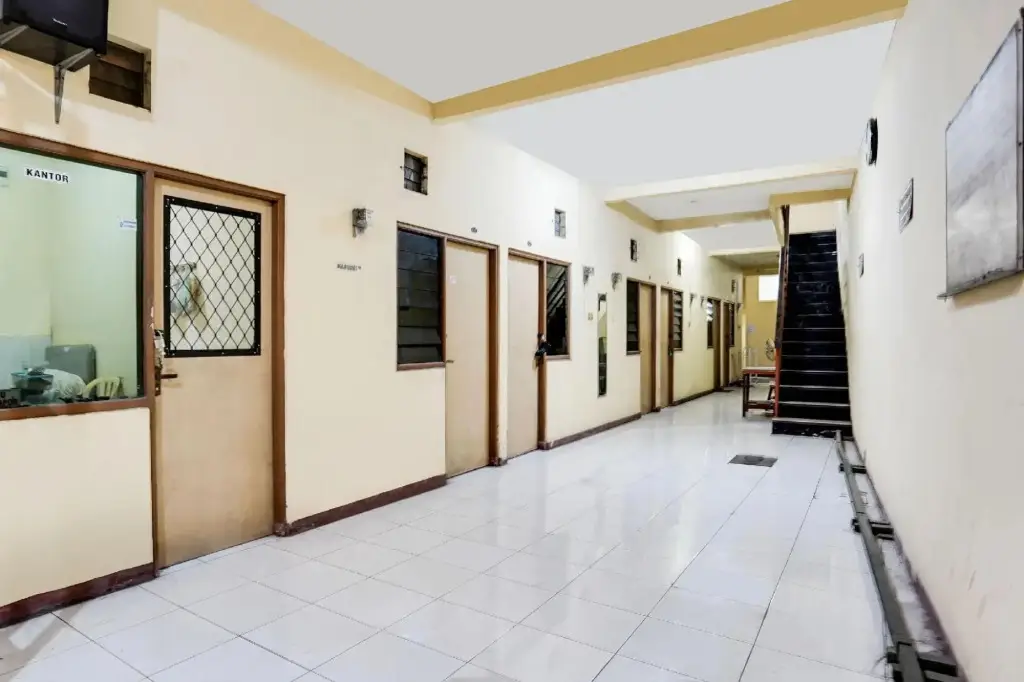 Сурабая: OYO 91774 Kost Nusantara Sidoarjo Syariah