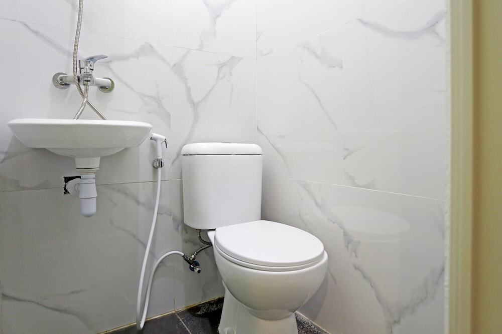 Джакарта: OYO 90848 J&b Rooms Bekasi