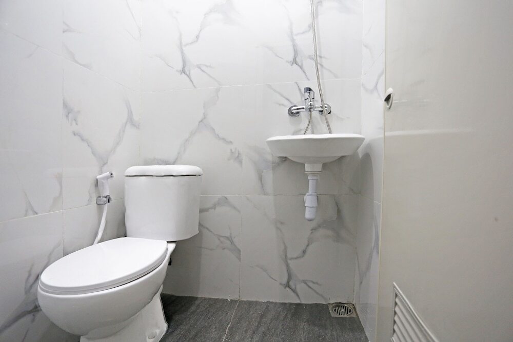 Джакарта: OYO 90848 J&b Rooms Bekasi
