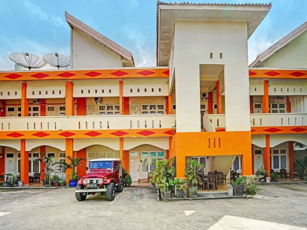 Прабумулих: OYO Life 91984 Taufik Kost Syariah
