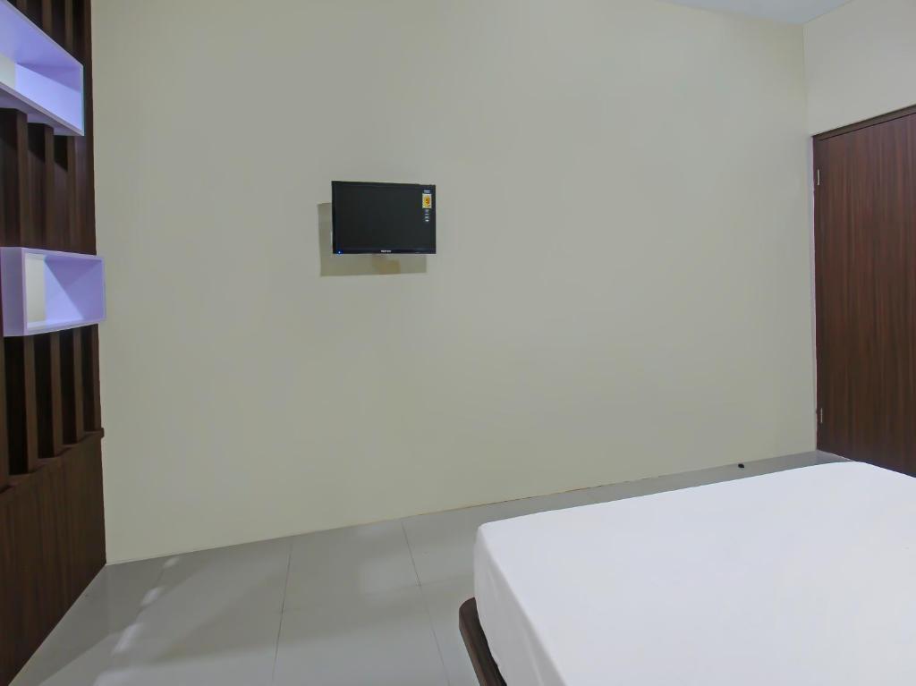 Матарам: OYO 92237 Dj Home