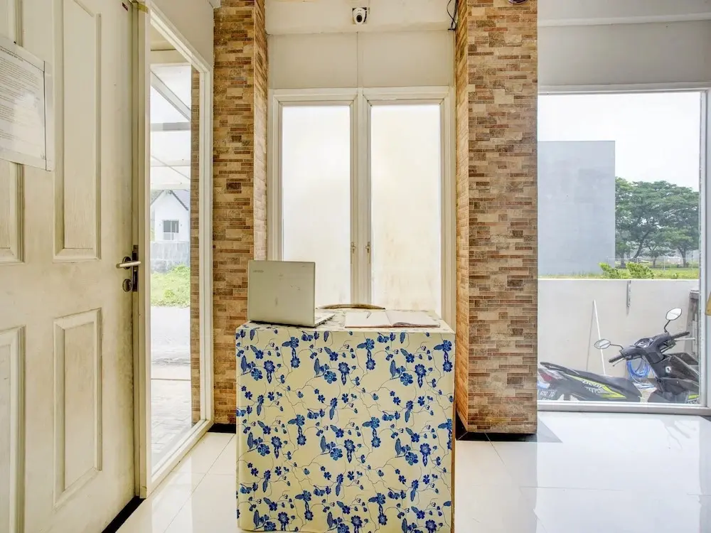 Сурабая: OYO Life 90606 Glass House Citraland Syariah