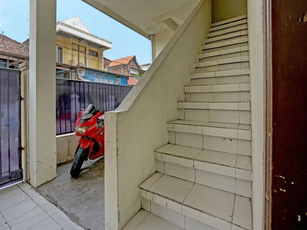 Сурабая: OYO 91891 B41m Residence Syariah