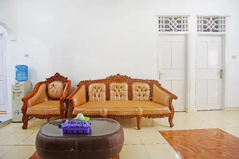 Бандар-Лампунг: Oyo 91460 Guest House Kencana Syariah