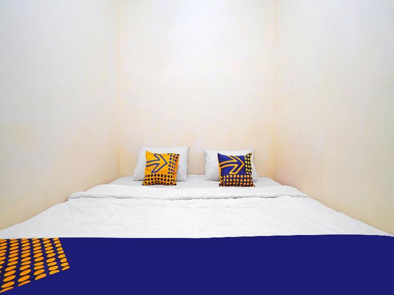 Бандунг: Spot On 91602 Red House Rents Syariah