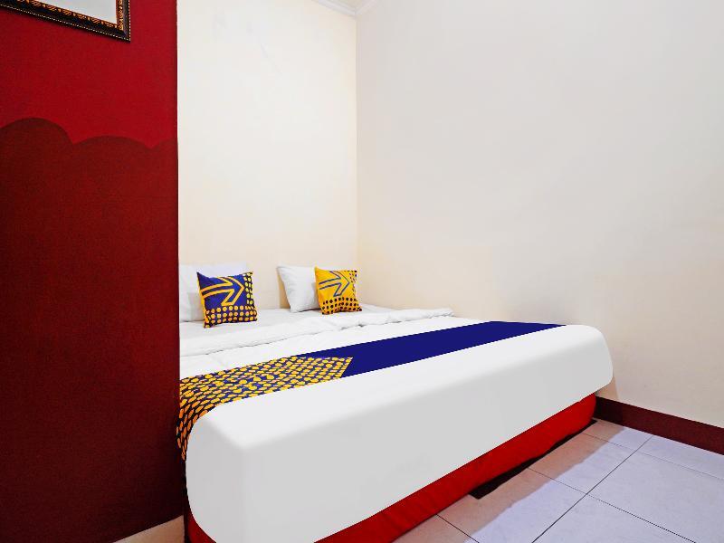 Бандунг: Spot On 91602 Red House Rents Syariah
