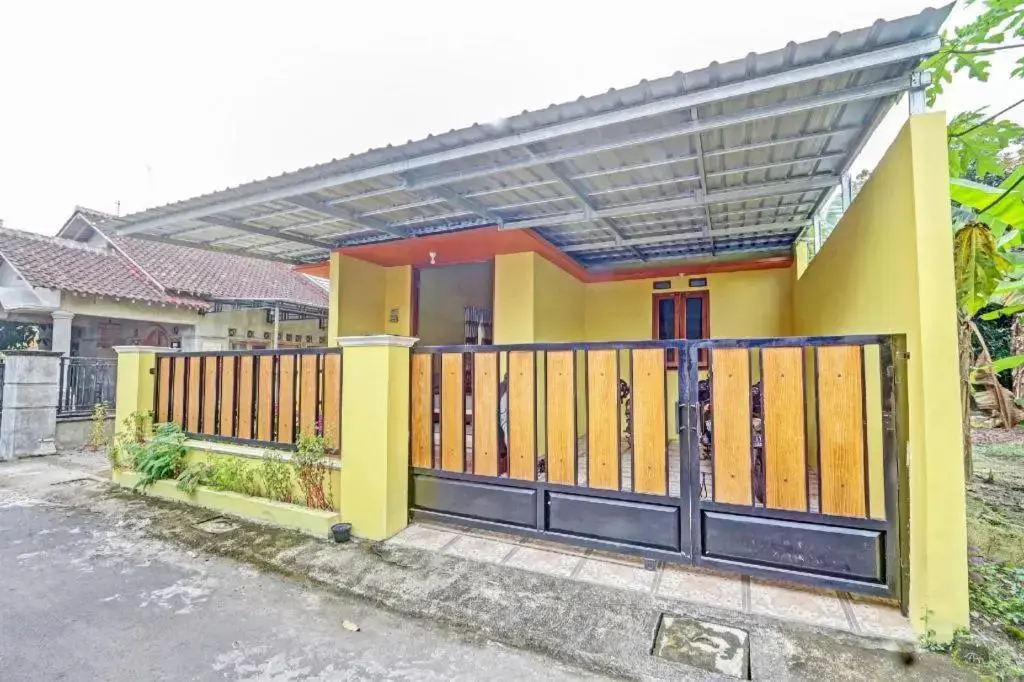 Клатен: OYO Homes 91054 Desa Wisata Budaya Kebondalem Kidu
