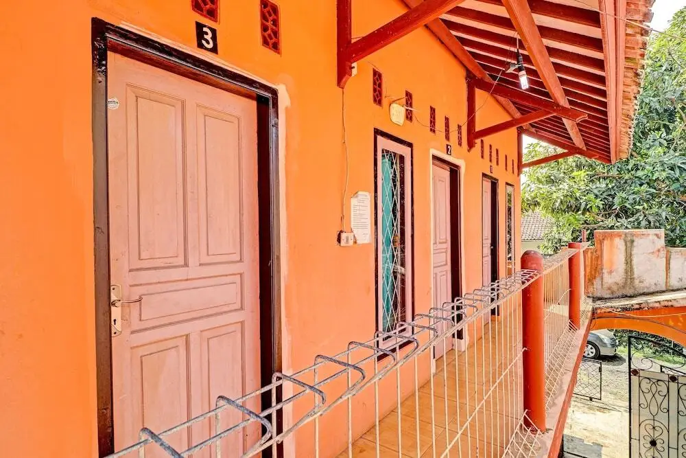 Сиамис: OYO Life 91478 Wisma Aura Syariah