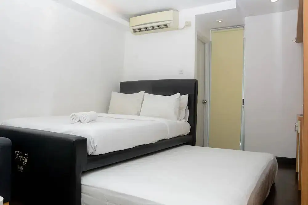 Джакарта: Fully Furnished with Cozy Design Studio Bassura City Apartment