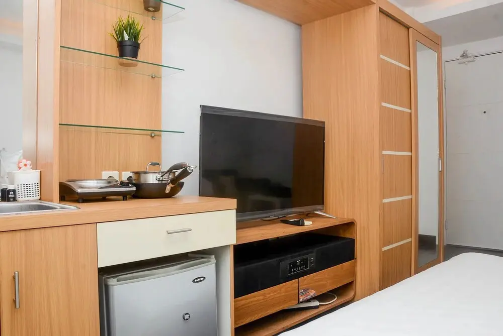Джакарта: Fully Furnished with Cozy Design Studio Bassura City Apartment