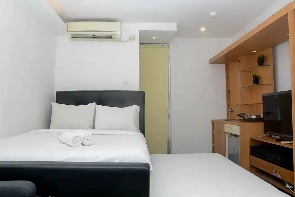 Джакарта: Fully Furnished with Cozy Design Studio Bassura City Apartment