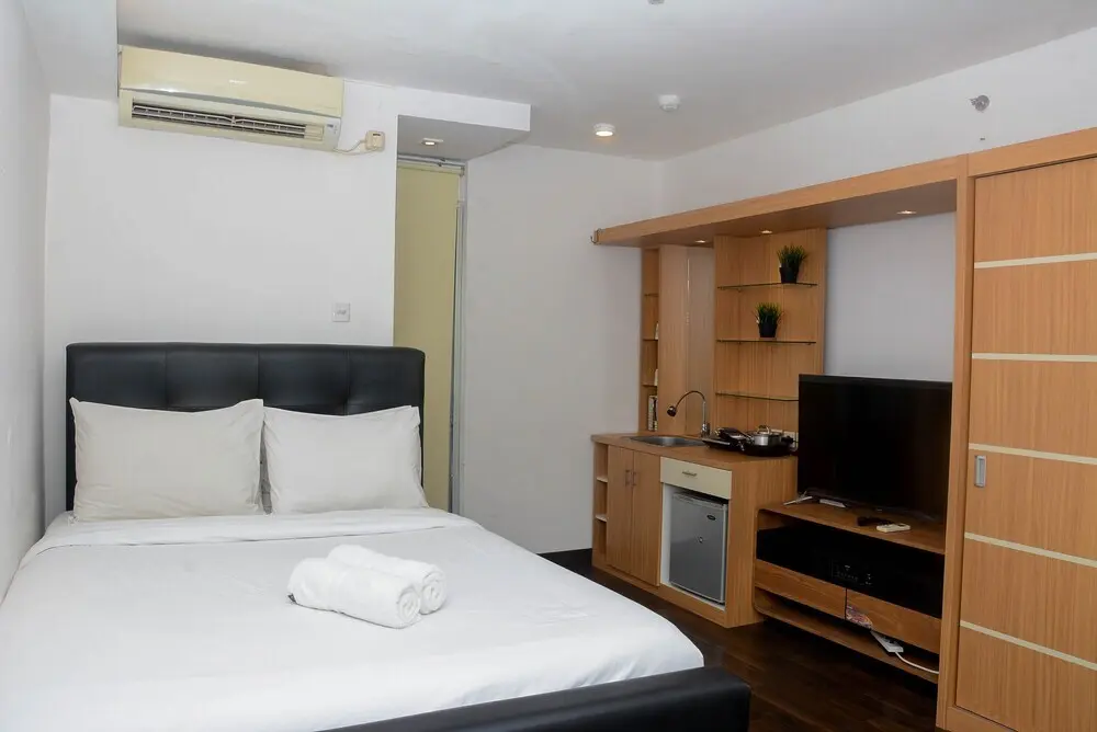 Джакарта: Fully Furnished with Cozy Design Studio Bassura City Apartment