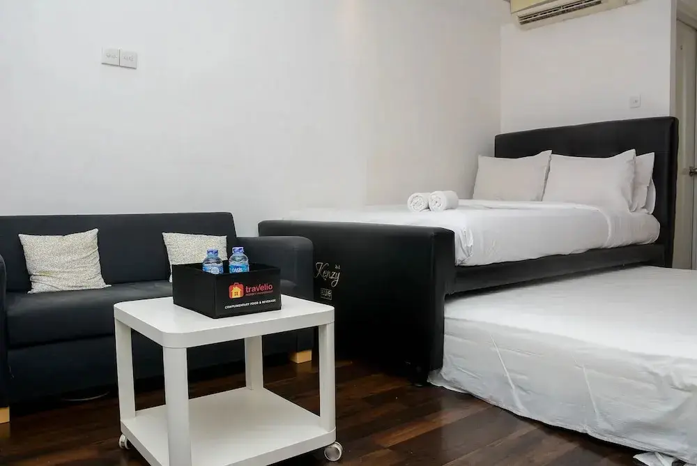 Джакарта: Fully Furnished with Cozy Design Studio Bassura City Apartment