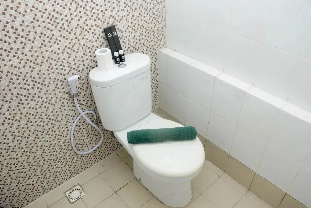 Джакарта: Fully Furnished with Cozy Design Studio Bassura City Apartment