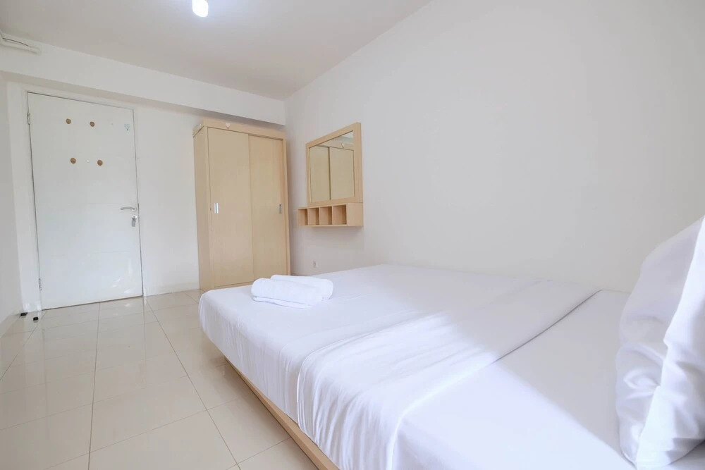 Джакарта: Homey and Comfort Living Studio Room at Bassura City Apartment