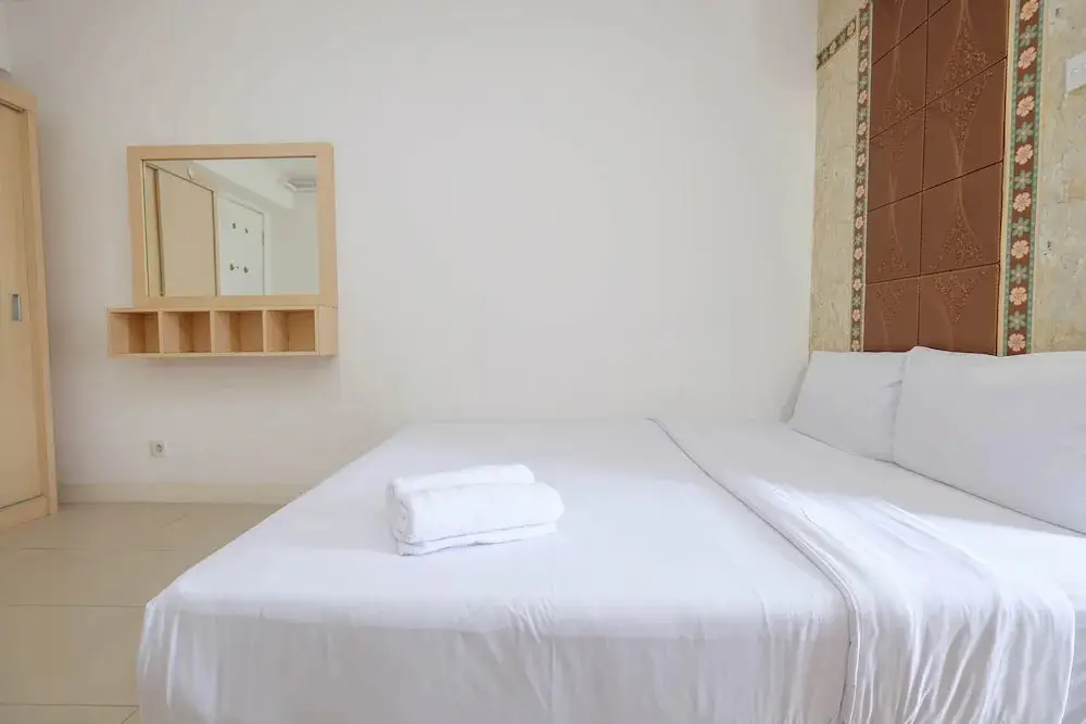 Джакарта: Homey and Comfort Living Studio Room at Bassura City Apartment