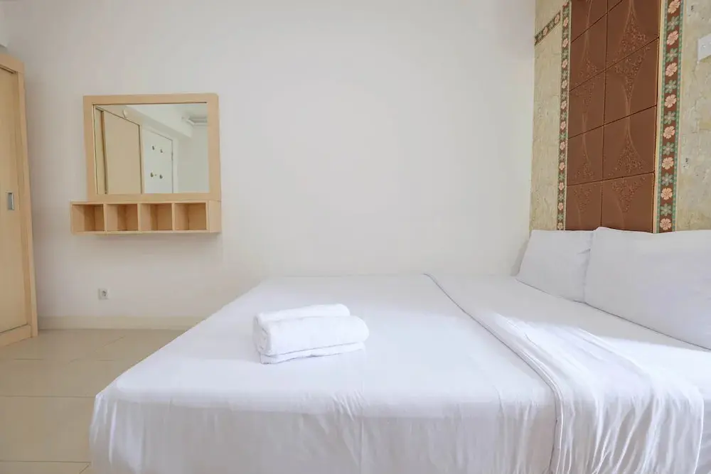 Джакарта: Homey and Comfort Living Studio Room at Bassura City Apartment