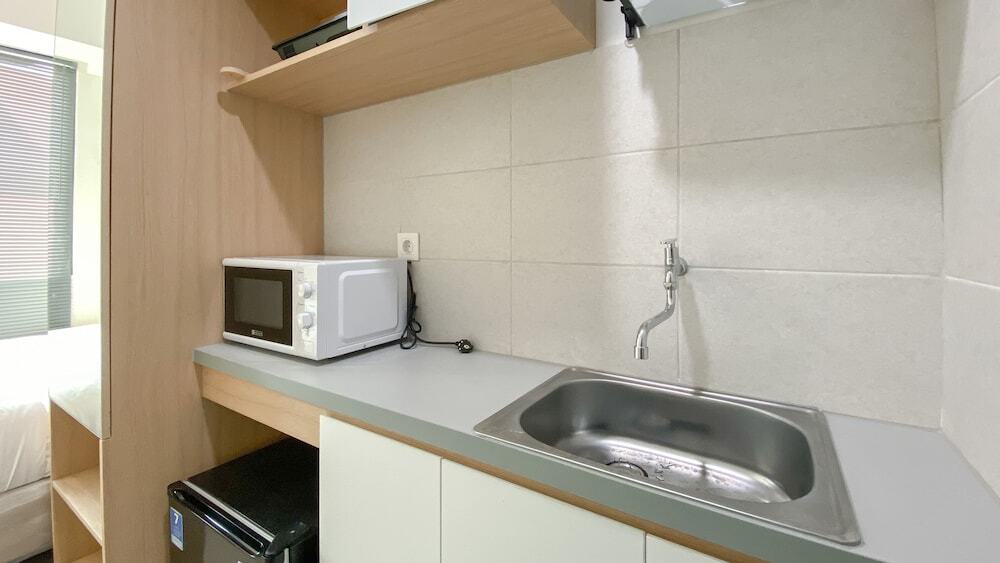 Чипутат: Cozy And Simply Studio Room At Osaka Riverview Pik 2 Apartment