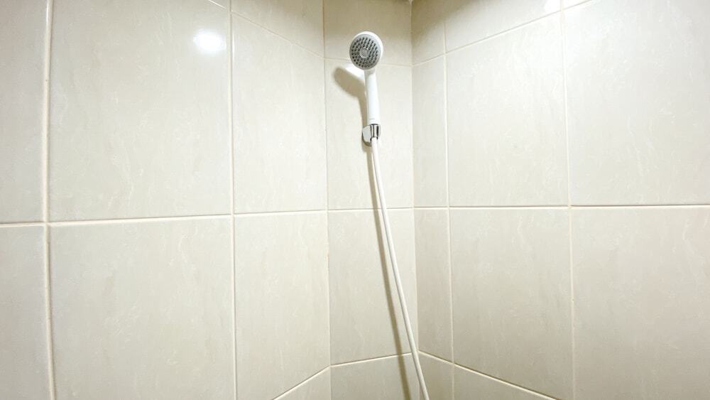 Чипутат: Cozy And Simply Studio Room At Osaka Riverview Pik 2 Apartment