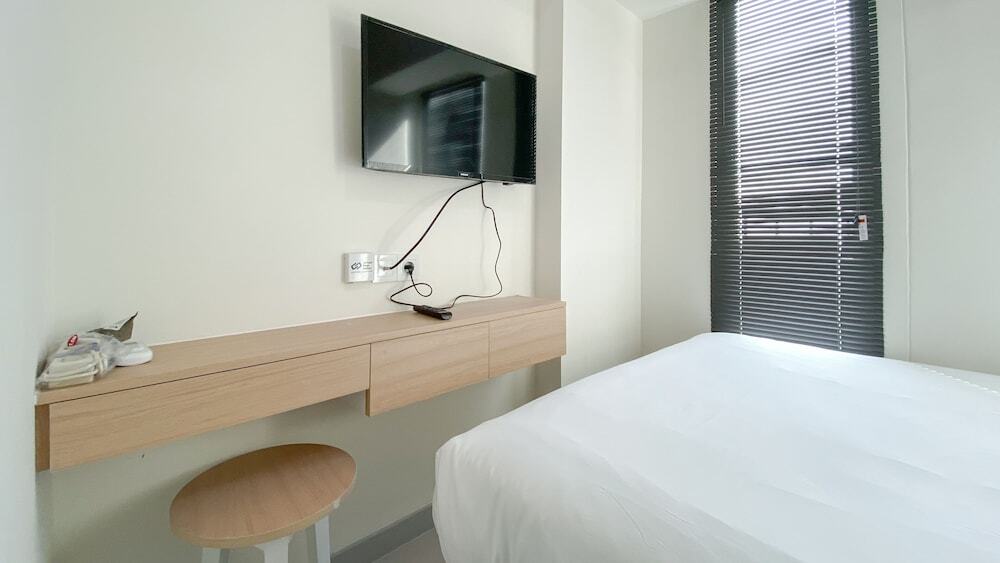 Чипутат: Cozy And Simply Studio Room At Osaka Riverview Pik 2 Apartment