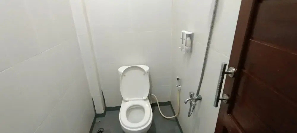 Банджармасин: OYO 92243 Fanilly Guest House MarabahanNearJembatan Rumpiang