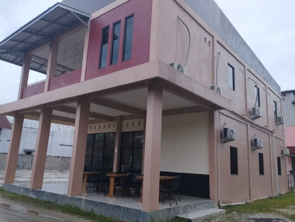 Банджармасин: OYO 92243 Fanilly Guest House MarabahanNearJembatan Rumpiang